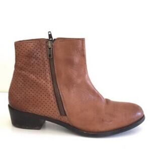 Diba New Candy leather ankle boots sz 8 EUC Boho